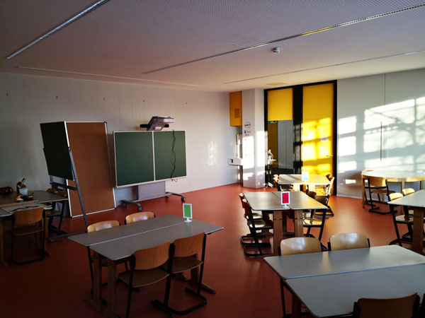 Neu eingerichtetes Klassenzimmer